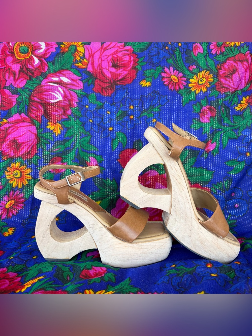 VINTAGE WOOD HEELED SANDALS!